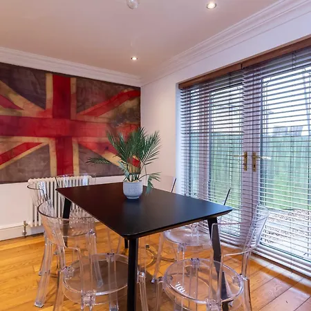 Toast Stays - Gilmonby Grove *