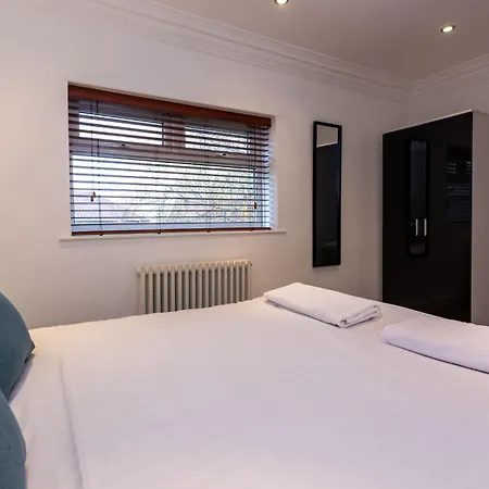 Toast Stays - Gilmonby Grove *