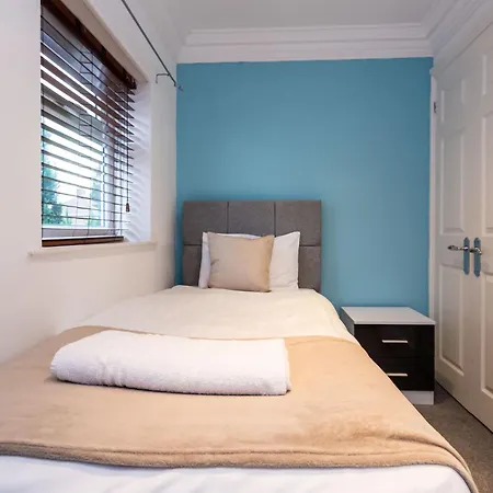 Toast Stays - Gilmonby Grove * Middlesbrough